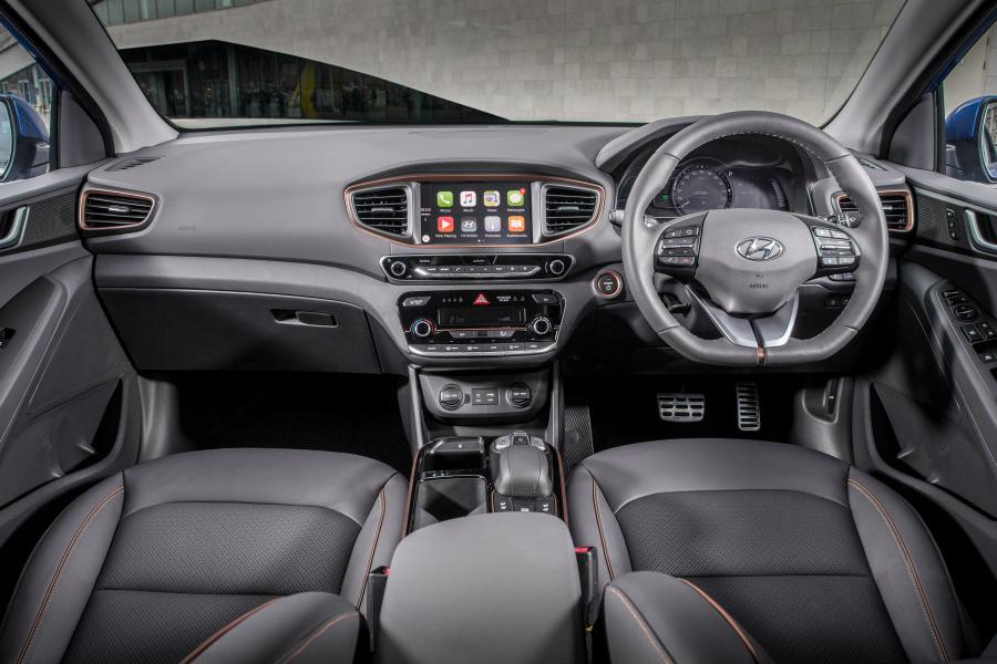 Торпедо Hyundai IONIQ electric 2016 года  (UK) (фото 25 из 29)